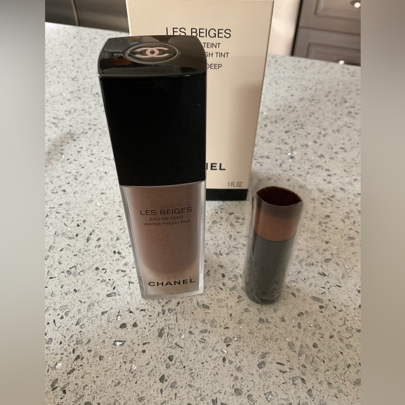 New In Box Chanel Les Beiges Water Fresh Tint - Picture 2 of 4
